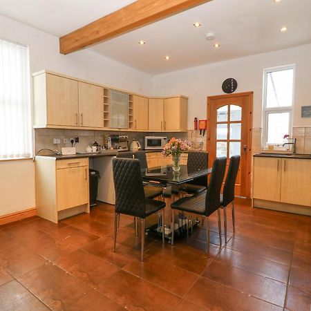 Coed Llai Villa Holyhead Exteriör bild