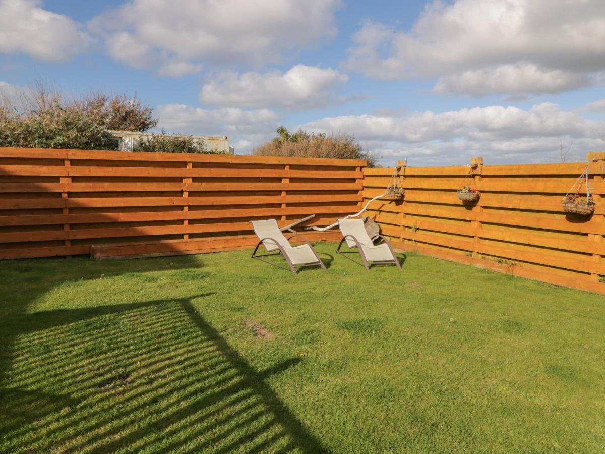 Coed Llai Villa Holyhead Exteriör bild