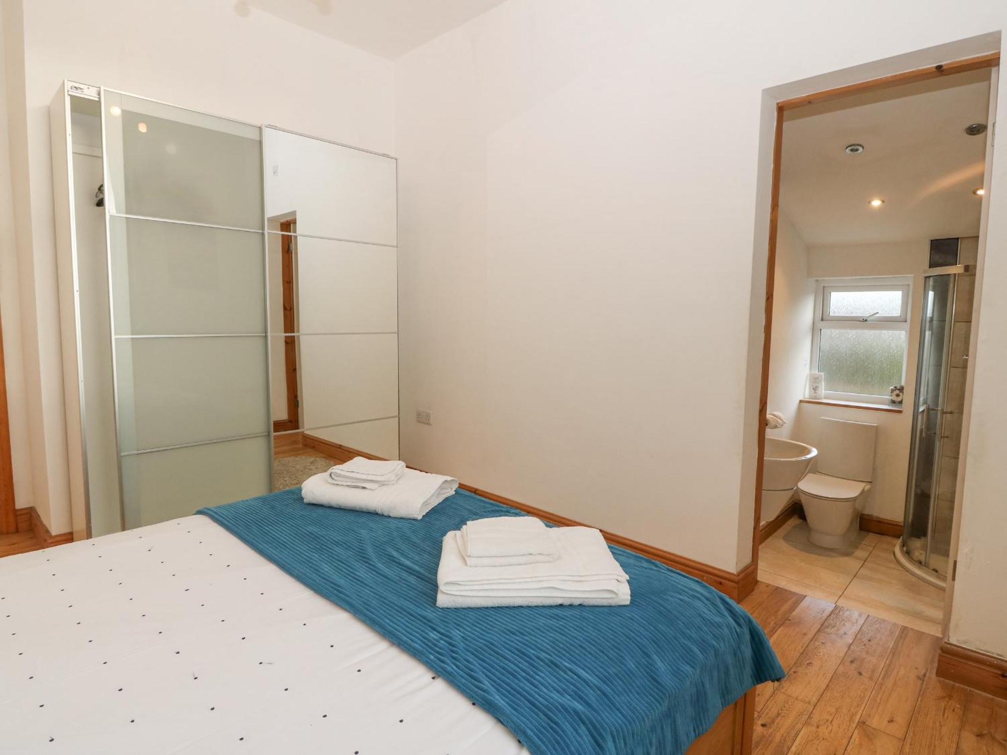 Coed Llai Villa Holyhead Exteriör bild