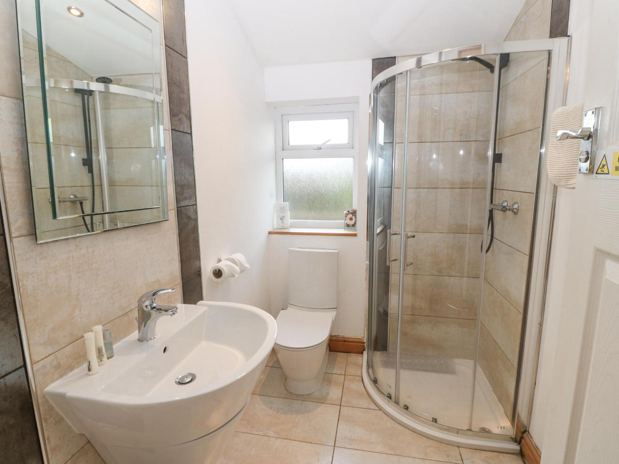 Coed Llai Villa Holyhead Exteriör bild